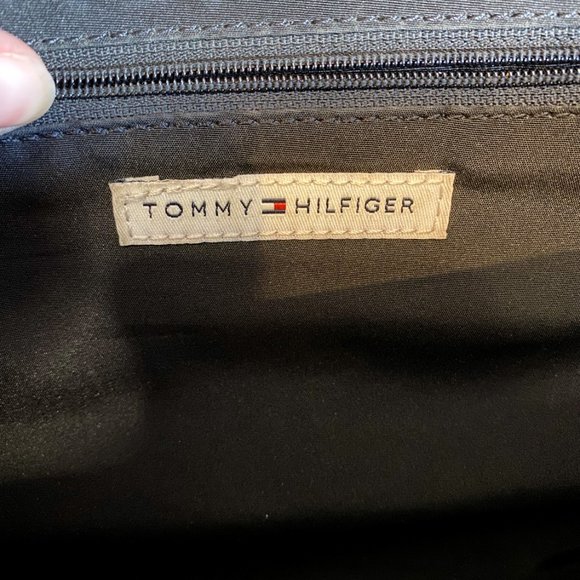 Tommy Hilfiger | Black Vintage Faux Leather Handbag - Picture 6 of 8